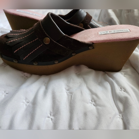 Tommy Girl WEDGES SIZE 8 NWOT PINK AND BROWN WITH BUBBLEGUM BOTTOMS SUPER CUTE🎀 - Picture 5 of 8